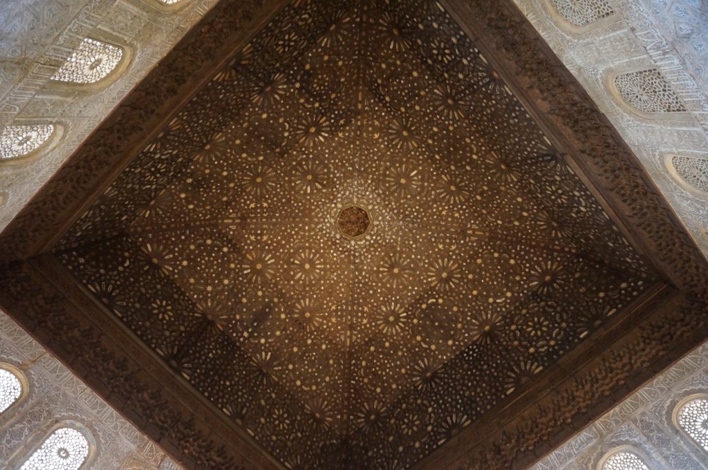 Alhambra - Le plafond de la salle du Sultan à environ 8m de haut